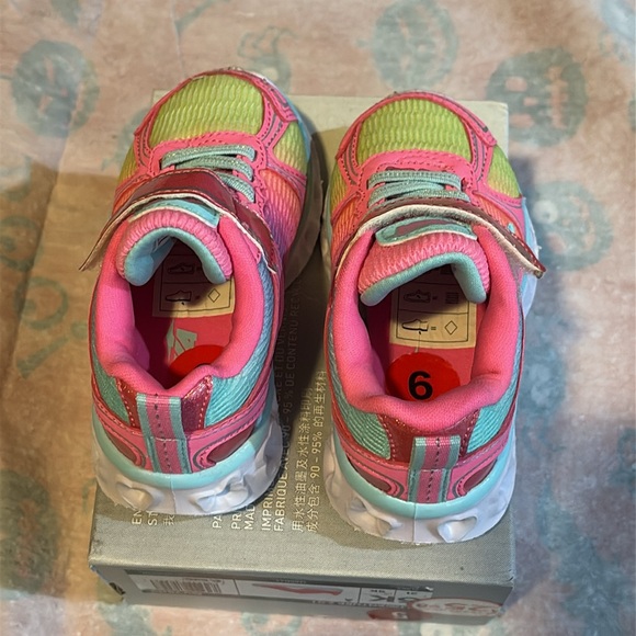 Avia - Picture 5 of 9